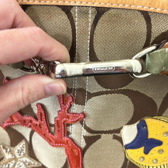 Coach Hampton Limited Edition Fish Appliqué Stachel - Picture 5 of 16